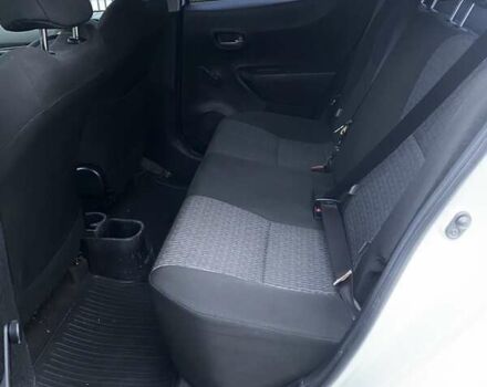 Білий Тойота Яріс, об'ємом двигуна 1.33 л та пробігом 64 тис. км за 13500 $, фото 11 на Automoto.ua