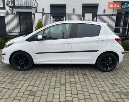 Білий Тойота Яріс, об'ємом двигуна 1.33 л та пробігом 64 тис. км за 13500 $, фото 2 на Automoto.ua