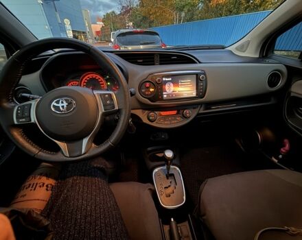 Тойота Ярис 2014 в Киеве на Automoto.ua Белый Тойота Ярис, объемом двигателя 0 л и пробегом 115 тыс. км за 10499 $, фото 1 на Automoto.ua