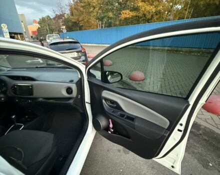 Тойота Ярис 2014 в Киеве на Automoto.ua Белый Тойота Ярис, объемом двигателя 0 л и пробегом 115 тыс. км за 10499 $, фото 5 на Automoto.ua