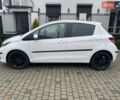 Белый Тойота Ярис, объемом двигателя 1.33 л и пробегом 64 тыс. км за 12750 $, фото 2 на Automoto.ua