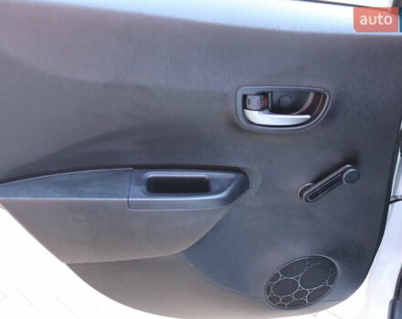 Белый Тойота Ярис, объемом двигателя 1.33 л и пробегом 96 тыс. км за 12400 $, фото 37 на Automoto.ua