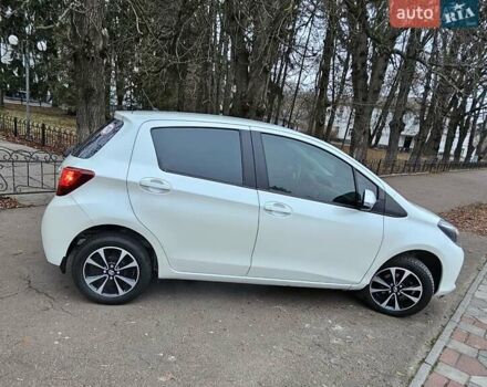 Белый Тойота Ярис, объемом двигателя 1.33 л и пробегом 60 тыс. км за 13000 $, фото 3 на Automoto.ua