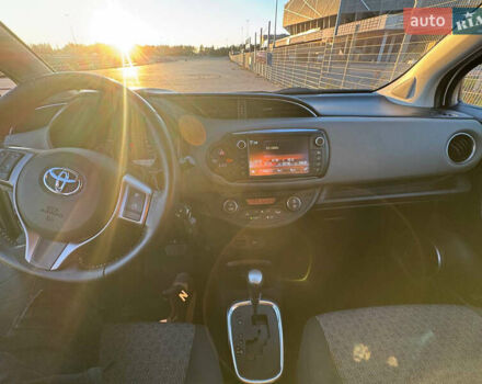 Білий Тойота Яріс, об'ємом двигуна 1.33 л та пробігом 75 тис. км за 11300 $, фото 18 на Automoto.ua