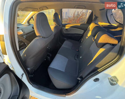 Білий Тойота Яріс, об'ємом двигуна 1.33 л та пробігом 75 тис. км за 11300 $, фото 24 на Automoto.ua