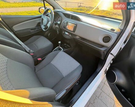 Білий Тойота Яріс, об'ємом двигуна 1.33 л та пробігом 75 тис. км за 11300 $, фото 15 на Automoto.ua