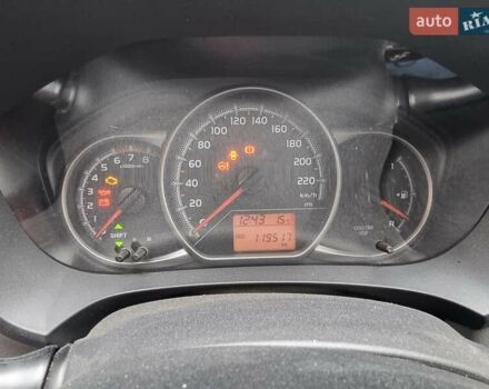 Білий Тойота Яріс, об'ємом двигуна 1 л та пробігом 120 тис. км за 7800 $, фото 6 на Automoto.ua
