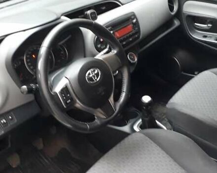 Білий Тойота Яріс, об'ємом двигуна 1 л та пробігом 120 тис. км за 7800 $, фото 5 на Automoto.ua