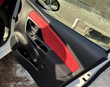 Белый Тойота Ярис, объемом двигателя 1.3 л и пробегом 156 тыс. км за 11000 $, фото 22 на Automoto.ua