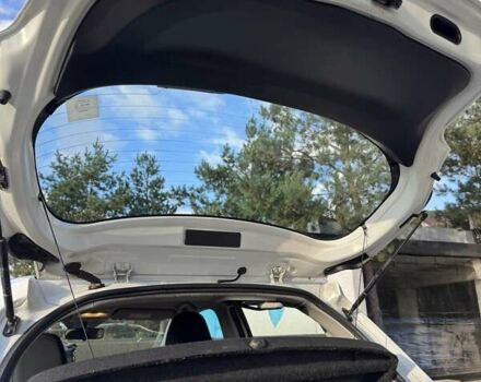 Белый Тойота Ярис, объемом двигателя 1.3 л и пробегом 156 тыс. км за 11000 $, фото 15 на Automoto.ua