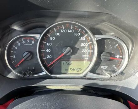 Белый Тойота Ярис, объемом двигателя 1.3 л и пробегом 156 тыс. км за 11000 $, фото 1 на Automoto.ua