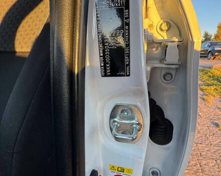 Білий Тойота Яріс, об'ємом двигуна 1.33 л та пробігом 75 тис. км за 11300 $, фото 22 на Automoto.ua