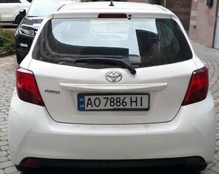Білий Тойота Яріс, об'ємом двигуна 1 л та пробігом 120 тис. км за 7800 $, фото 2 на Automoto.ua