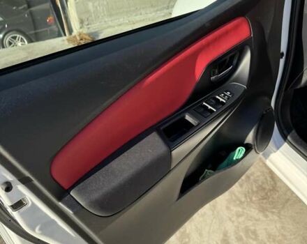 Белый Тойота Ярис, объемом двигателя 1.3 л и пробегом 156 тыс. км за 11000 $, фото 18 на Automoto.ua