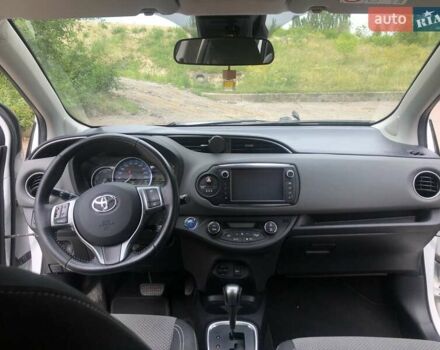 Белый Тойота Ярис, объемом двигателя 1.5 л и пробегом 209 тыс. км за 11600 $, фото 7 на Automoto.ua