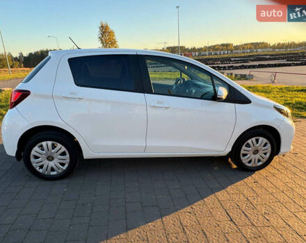 Білий Тойота Яріс, об'ємом двигуна 1.33 л та пробігом 75 тис. км за 11300 $, фото 7 на Automoto.ua