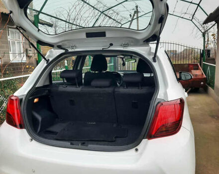 Белый Тойота Ярис, объемом двигателя 1.33 л и пробегом 61 тыс. км за 12000 $, фото 4 на Automoto.ua