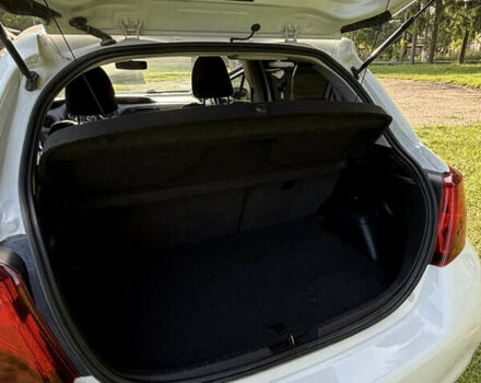 Белый Тойота Ярис, объемом двигателя 1 л и пробегом 68 тыс. км за 9200 $, фото 17 на Automoto.ua