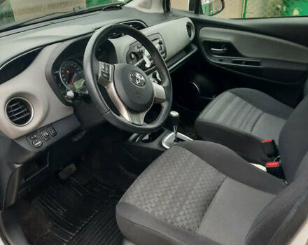 Белый Тойота Ярис, объемом двигателя 1.33 л и пробегом 61 тыс. км за 12000 $, фото 9 на Automoto.ua