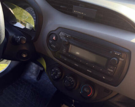 Белый Тойота Ярис, объемом двигателя 1 л и пробегом 68 тыс. км за 9200 $, фото 11 на Automoto.ua