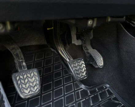 Белый Тойота Ярис, объемом двигателя 1 л и пробегом 68 тыс. км за 9200 $, фото 20 на Automoto.ua