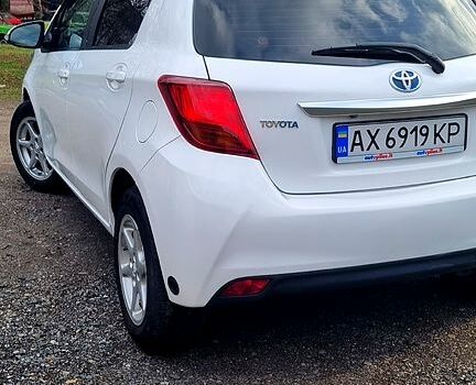 Белый Тойота Ярис, объемом двигателя 1.5 л и пробегом 130 тыс. км за 10800 $, фото 2 на Automoto.ua