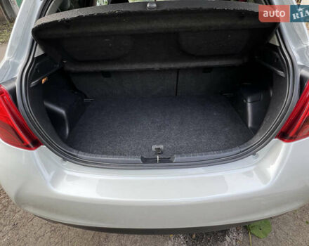 Белый Тойота Ярис, объемом двигателя 1.33 л и пробегом 92 тыс. км за 13600 $, фото 12 на Automoto.ua