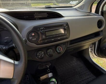 Белый Тойота Ярис, объемом двигателя 1 л и пробегом 68 тыс. км за 9200 $, фото 12 на Automoto.ua