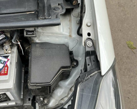 Белый Тойота Ярис, объемом двигателя 1.33 л и пробегом 92 тыс. км за 13600 $, фото 27 на Automoto.ua