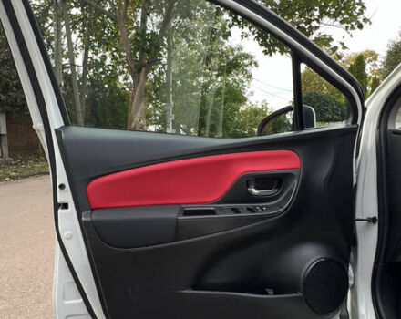 Белый Тойота Ярис, объемом двигателя 1.33 л и пробегом 92 тыс. км за 13600 $, фото 15 на Automoto.ua