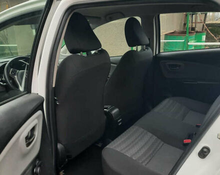 Белый Тойота Ярис, объемом двигателя 1.33 л и пробегом 61 тыс. км за 12000 $, фото 7 на Automoto.ua