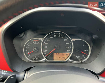 Белый Тойота Ярис, объемом двигателя 1.33 л и пробегом 92 тыс. км за 13600 $, фото 7 на Automoto.ua