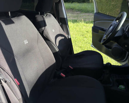 Белый Тойота Ярис, объемом двигателя 1 л и пробегом 68 тыс. км за 9200 $, фото 18 на Automoto.ua