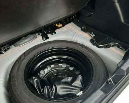 Белый Тойота Ярис, объемом двигателя 1.33 л и пробегом 61 тыс. км за 12000 $, фото 8 на Automoto.ua