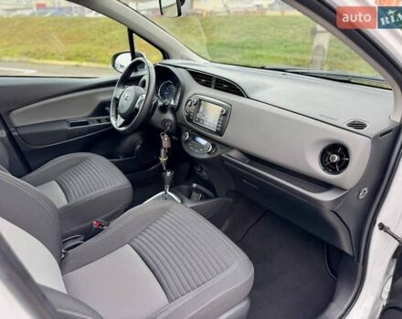 Белый Тойота Ярис, объемом двигателя 1.5 л и пробегом 52 тыс. км за 15400 $, фото 32 на Automoto.ua