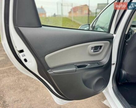 Белый Тойота Ярис, объемом двигателя 1.5 л и пробегом 52 тыс. км за 15400 $, фото 27 на Automoto.ua