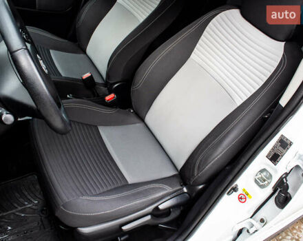 Белый Тойота Ярис, объемом двигателя 1.5 л и пробегом 112 тыс. км за 14900 $, фото 31 на Automoto.ua