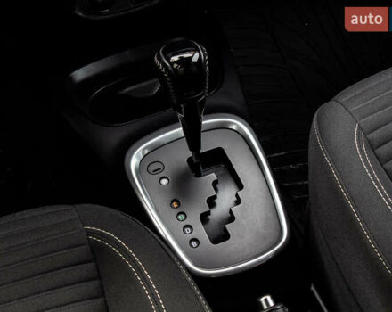 Белый Тойота Ярис, объемом двигателя 1.5 л и пробегом 112 тыс. км за 14900 $, фото 39 на Automoto.ua