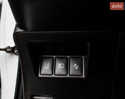 Белый Тойота Ярис, объемом двигателя 1.5 л и пробегом 112 тыс. км за 14900 $, фото 43 на Automoto.ua