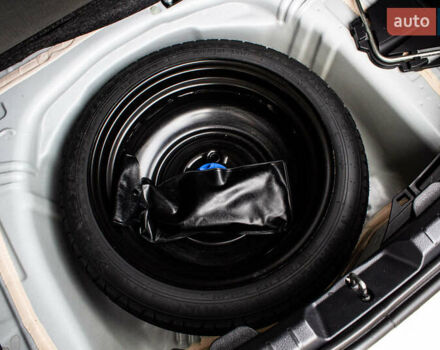 Белый Тойота Ярис, объемом двигателя 1.5 л и пробегом 112 тыс. км за 14900 $, фото 59 на Automoto.ua