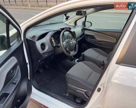 Білий Тойота Яріс, об'ємом двигуна 1 л та пробігом 60 тис. км за 10600 $, фото 5 на Automoto.ua