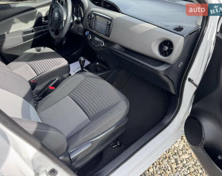 Белый Тойота Ярис, объемом двигателя 1.5 л и пробегом 165 тыс. км за 14990 $, фото 49 на Automoto.ua