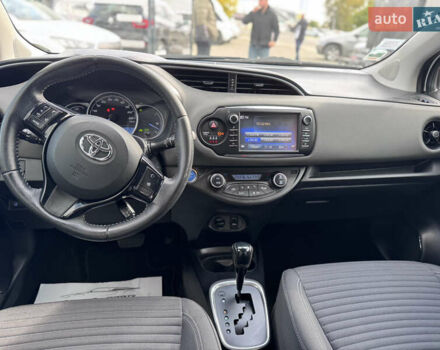 Белый Тойота Ярис, объемом двигателя 1.5 л и пробегом 165 тыс. км за 14990 $, фото 43 на Automoto.ua