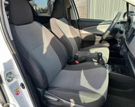 Білий Тойота Яріс, об'ємом двигуна 1 л та пробігом 59 тис. км за 9850 $, фото 20 на Automoto.ua