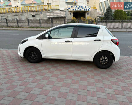 Білий Тойота Яріс, об'ємом двигуна 1 л та пробігом 60 тис. км за 10600 $, фото 2 на Automoto.ua