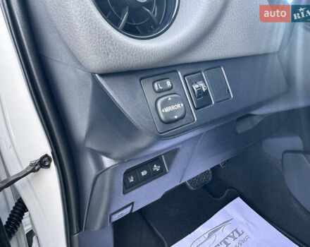 Белый Тойота Ярис, объемом двигателя 1.5 л и пробегом 165 тыс. км за 14990 $, фото 31 на Automoto.ua