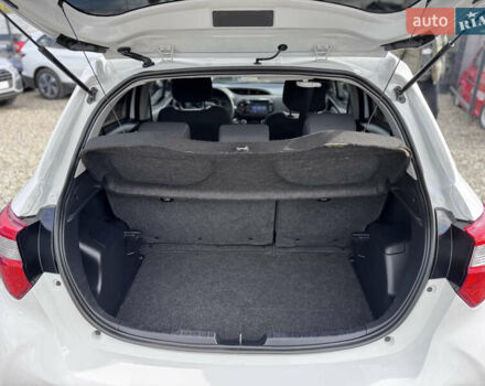 Белый Тойота Ярис, объемом двигателя 1.5 л и пробегом 165 тыс. км за 14990 $, фото 44 на Automoto.ua