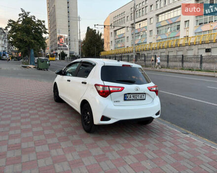 Білий Тойота Яріс, об'ємом двигуна 1 л та пробігом 60 тис. км за 10600 $, фото 3 на Automoto.ua
