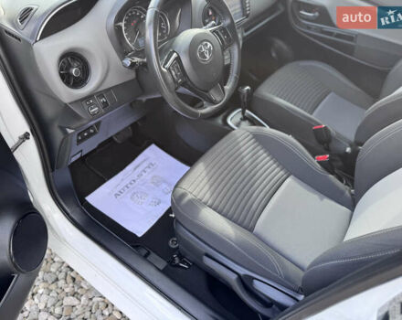Белый Тойота Ярис, объемом двигателя 1.5 л и пробегом 165 тыс. км за 14990 $, фото 30 на Automoto.ua
