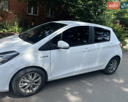 Білий Тойота Яріс, об'ємом двигуна 1.5 л та пробігом 155 тис. км за 14000 $, фото 1 на Automoto.ua